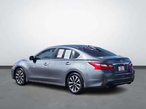 Used 2016 Nissan Altima 2.5 SV w/ Convenience Package image 3