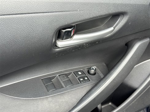 Used 2021 Toyota Corolla LE w/ Carpet Mat Package (TMS) image 28