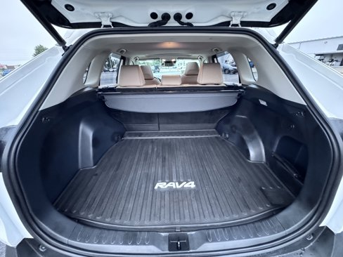 Used 2020 Toyota RAV4 XLE Premium image 13