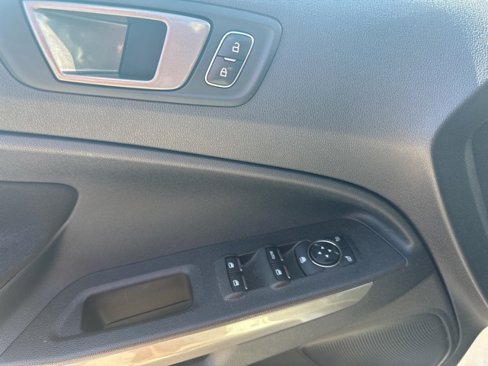 Used 2020 Ford EcoSport SE image 3