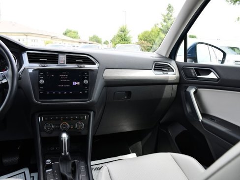 Used 2018 Volkswagen Tiguan SEL image 23