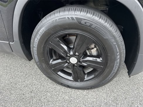 Used 2020 Chevrolet Trax LT w/ Sun & Sound Package image 11