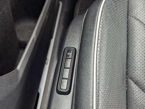 Used 2022 Volkswagen Tiguan SEL R-Line image 38