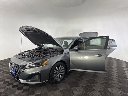 Used 2023 Nissan Altima 2.5 SV w/ SV Premium Package image 11