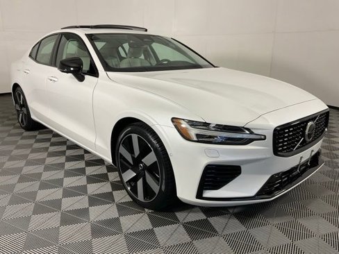 Certified 2024 Volvo S60 T8 Ultimate image 3