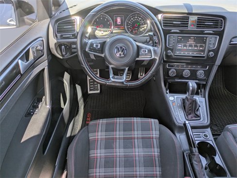 Used 2017 Volkswagen GTI SE image 17