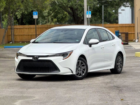 Used 2020 Toyota Corolla LE image 1