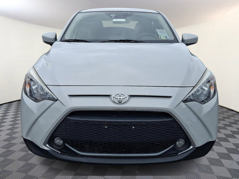 Used 2020 Toyota Yaris LE image 2