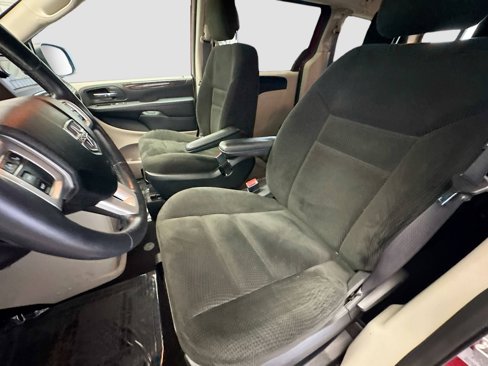 Used 2016 Dodge Grand Caravan American Value Package w/ UConnect Hands-Free Group image 11