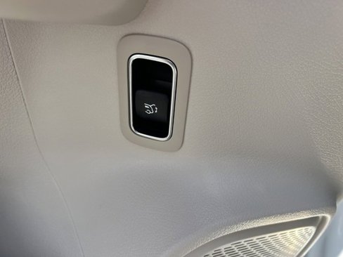 Used 2023 Mercedes-Benz GLB 250 image 39