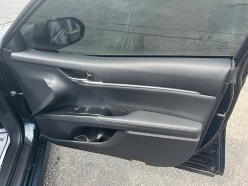 Used 2019 Toyota Camry XLE image 26