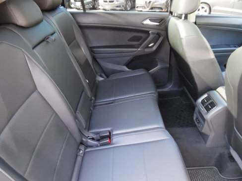 Used 2018 Volkswagen Tiguan SE w/ Panoramic Sunroof Package image 22