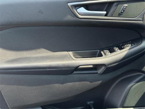 Used 2018 Ford Edge SE image 14