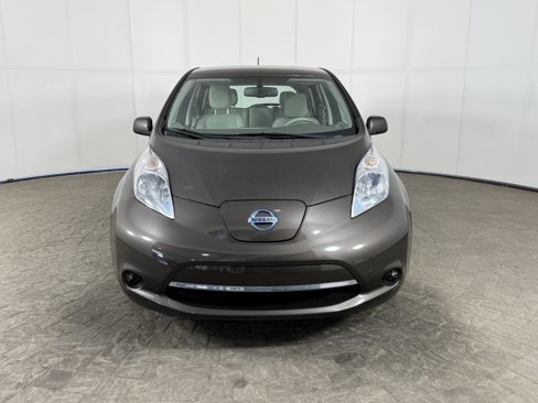 Used 2016 Nissan Leaf SV image 2