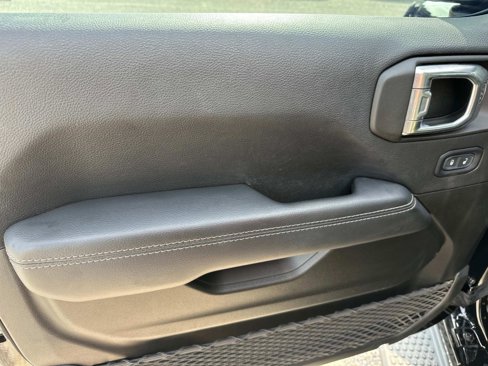 Used 2022 Jeep Wrangler Unlimited Sahara image 26