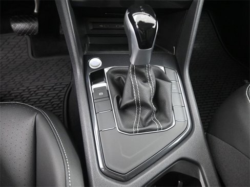 Used 2024 Volkswagen Tiguan SE image 4