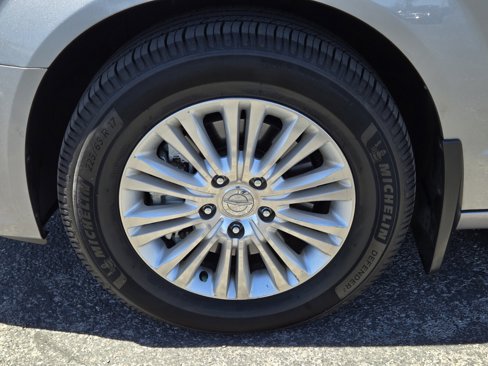 Used 2016 Chrysler Town & Country Limited image 7