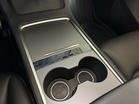Used 2023 Tesla Model Y AWD image 26