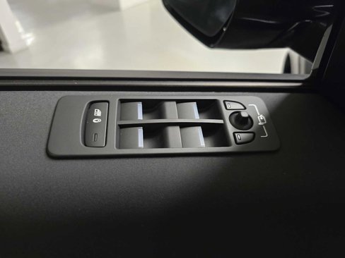 Certified 2025 Land Rover Discovery Sport S image 25