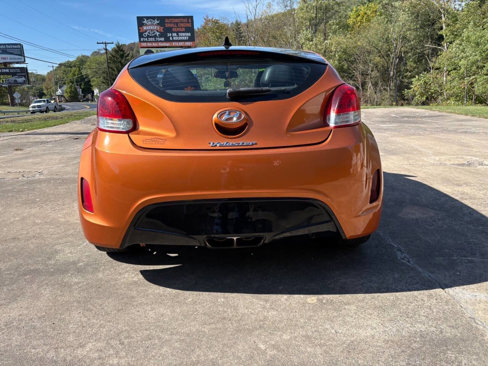Used 2012 Hyundai Veloster w/ Style Pkg image 4