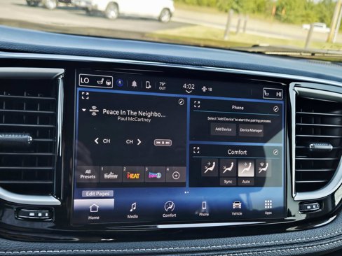 Used 2024 Chrysler Pacifica Touring-L image 30