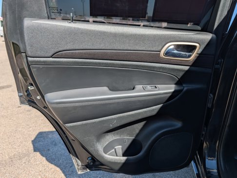 Used 2015 Jeep Grand Cherokee Altitude image 29