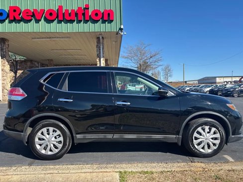 Used 2015 Nissan Rogue S w/ S Family Package image 8