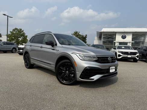 Used 2022 Volkswagen Tiguan SE R-Line image 1