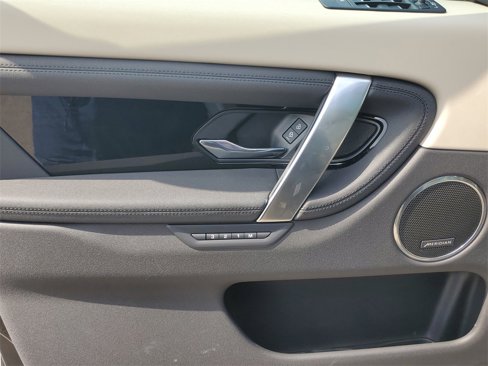 Used 2024 Land Rover Discovery Sport S image 11