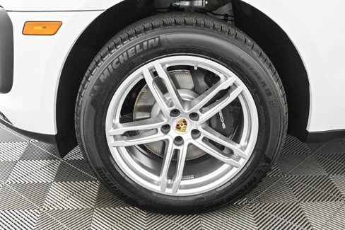 Certified 2025 Porsche Macan image 38
