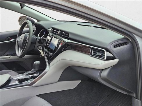 Used 2020 Toyota Camry LE image 20