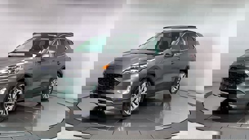 Used 2022 Ford Escape Titanium w/ Class II Trailer Tow Package image 4