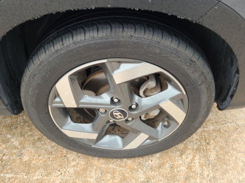 Used 2024 Hyundai Venue Limited image 9