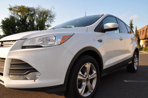 Used 2015 Ford Escape SE image 2