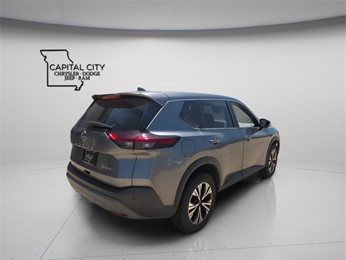 Used 2022 Nissan Rogue SV image 7