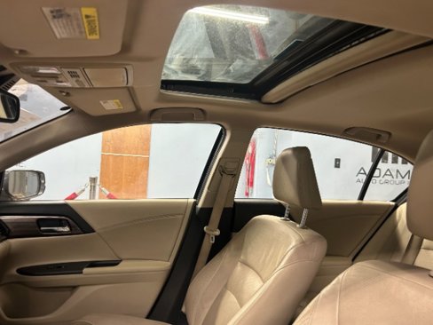 Used 2017 Honda Accord Touring image 9