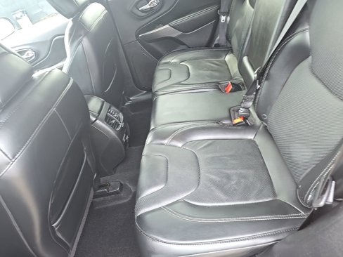 Used 2019 Jeep Cherokee Limited image 7