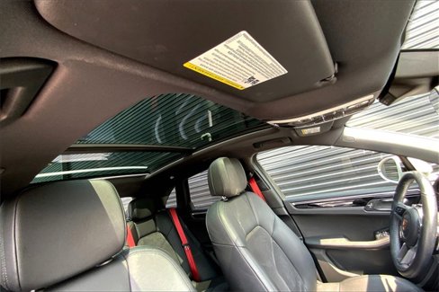Certified 2020 Porsche Macan image 32