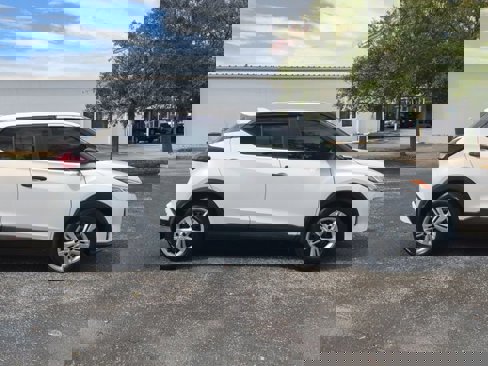 Certified 2021 Nissan Kicks S image 3