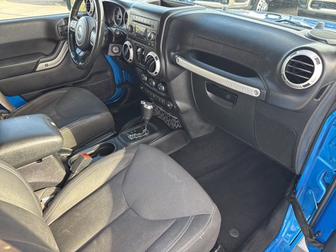 Used 2015 Jeep Wrangler Unlimited Sahara w/ Connectivity Group image 24