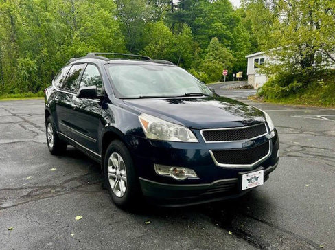 Used 2011 Chevrolet Traverse LS image 2