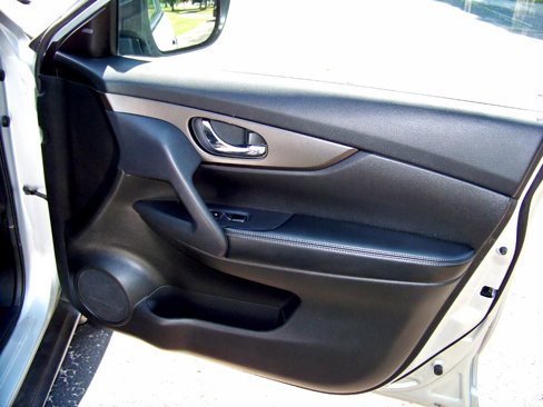 Used 2014 Nissan Rogue SV image 24