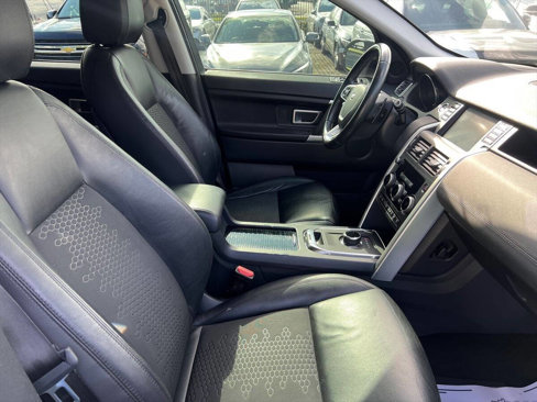 Used 2019 Land Rover Discovery Sport SE image 8