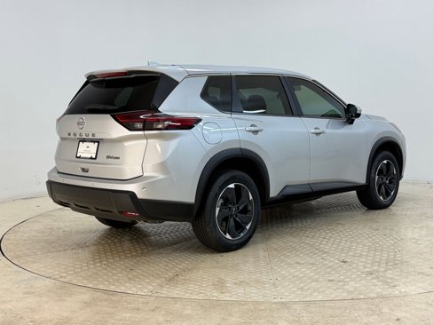 Used 2024 Nissan Rogue SV image 9