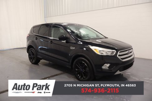 Used 2017 Ford Escape SE w/ SE Cold Weather Package image 1
