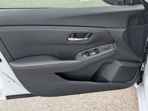 Used 2020 Nissan Sentra SV image 12