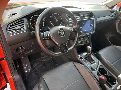Used 2018 Volkswagen Tiguan SE w/ Panoramic Sunroof Package image 13