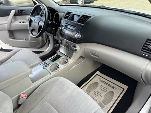 Used 2012 Toyota Highlander SE image 16