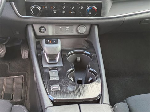 Used 2024 Nissan Rogue S image 24