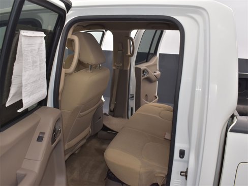 Used 2016 Nissan Frontier SV image 10